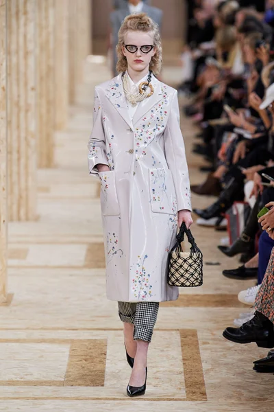 Look 11